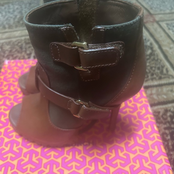 Tory Burch  high heeled open toe boots - Picture 2 of 6